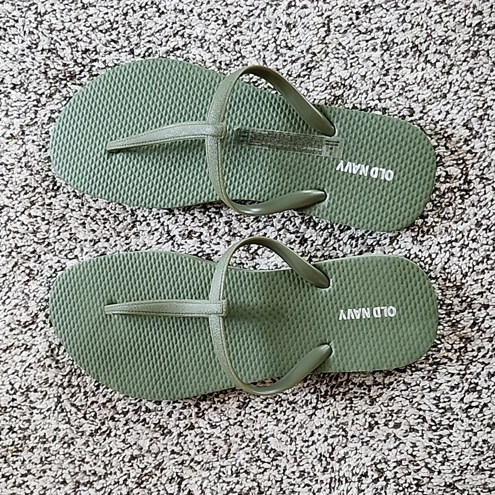 Old Navy flip flops, 7, NWT